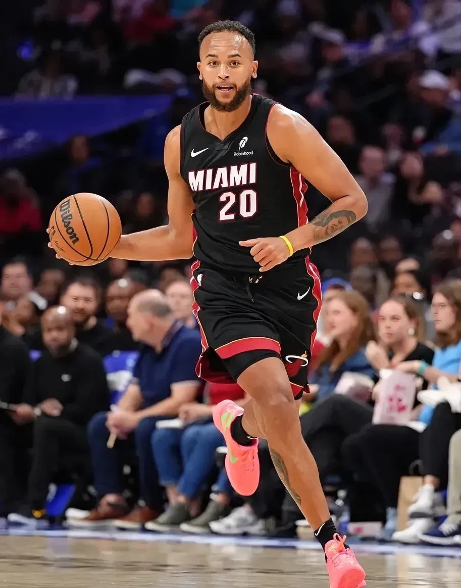 热火王牌球员创赛季得分新高，媒体热捧，主题专业.